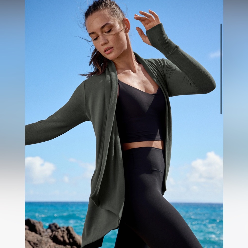 NWT Elation V-Neck Crop A-C